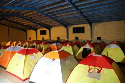 اسکان اضطراری مردم سیل‌زده "میناب" در مدارس