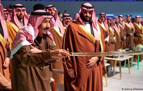 لوفیگارو: بن سلمان می‌خواهد قبل از شکست احتمالی ترامپ، پدرش را عزل کند
