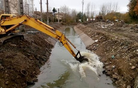 آغاز لای‌روبی رودخانه مهاباد