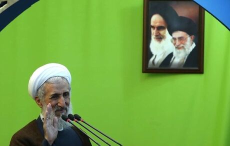 امام جمعه تهران:  برخی می‌خواهند بین جمهوریت و ولایت کم و زیاد کنند
