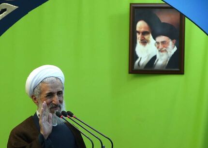 امام جمعه تهران:  برخی می‌خواهند بین جمهوریت و ولایت کم و زیاد کنند
