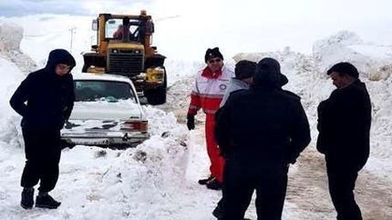 نجات ۱۱۸ نفر و ۴۰ خودرو گرفتار در برف و کولاک استان آذربایجان‌غربی