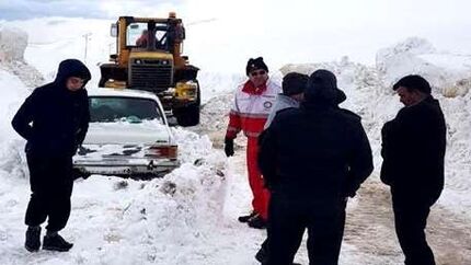 نجات ۱۱۸ نفر و ۴۰ خودرو گرفتار در برف و کولاک استان آذربایجان‌غربی