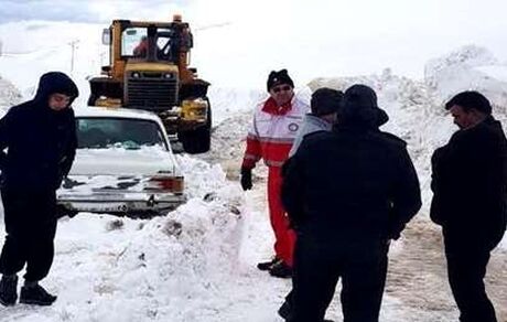 نجات ۱۱۸ نفر و ۴۰ خودرو گرفتار در برف و کولاک استان آذربایجان‌غربی