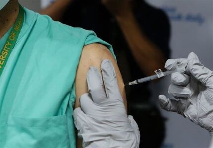تزریق واکسن کرونا به ۸۳۰ هزار نفر از کادر درمانی