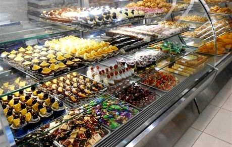 قطار مهاجرت‌ها به صنف شیرینی‌فروشی‌ها رسید / افت ۴۰ درصدی فروش قنادی‌ها