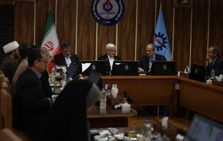 عارف: زمینه بازگشت نخبگان و استادان را به کشور فراهم سازیم