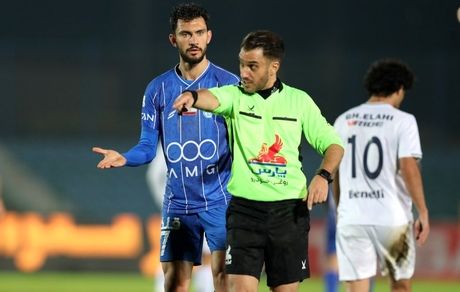 باشگاه استقلال از داور بازی با ملوان شکایت کرد