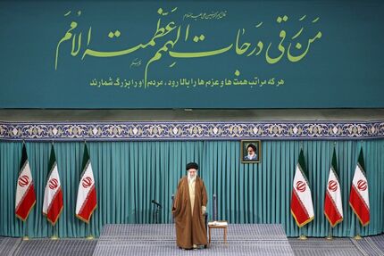 فردا، جمعی از مردم استان‌های کرمان و خوزستان با رهبر معظم انقلاب دیدار خواهندکرد