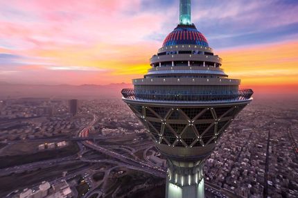 فردا، برج میلاد تعطیل است