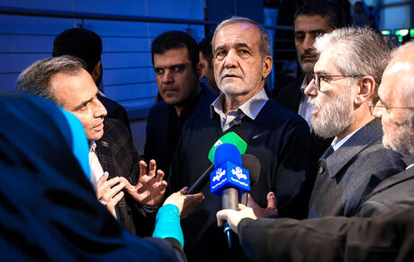 رئیس جمهور: آماده‌ایم که بخشی از کارخانه، شهر و اقتصاد را در اختیار دانشگاه قرار دهیم