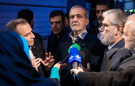 رئیس جمهور: آماده‌ایم که بخشی از کارخانه، شهر و اقتصاد را در اختیار دانشگاه قرار دهیم