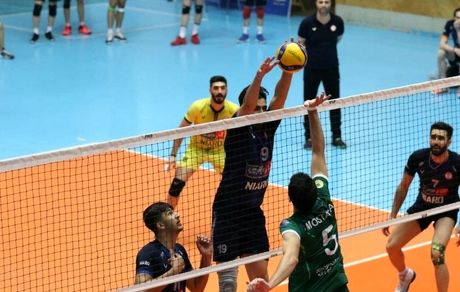 صدرنشین لیگ برتر والیبال شکست خورد / آذرباتری ارومیه همچنان می‌بازد