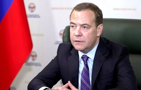 مدودف: آمریکا و اروپا به زودی از هم طلاق می‌گیرند!