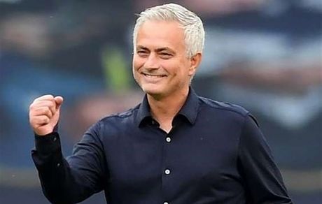 مورینیو: مستند تاتنهام به مردم نشان خواهد داد که من آدم دیوانه‌ای نیستم!