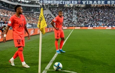 نیمار: دیگر به بارسا فکر نمی‌کنم/ مسی قهرمان داستان در بارسلونا است
