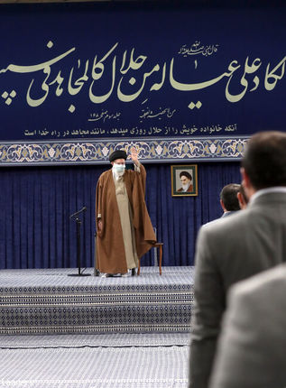 دولت کارهای اقتصادی مهمی در پیش دارد؛ همه کمک کنند تا به نتیجه دست یابد