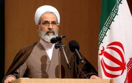 تاکید امام جمعه قم بر راه‌اندازی اینترنت ملی