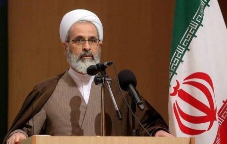 تاکید امام جمعه قم بر راه‌اندازی اینترنت ملی