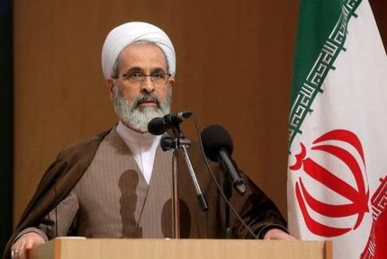 تاکید امام جمعه قم بر راه‌اندازی اینترنت ملی