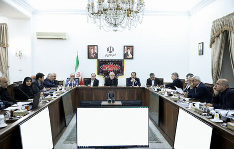 عارف: اجازه نمی‌دهیم دشمنان از جبهه اقتصادی به کشور آسیب برسانند