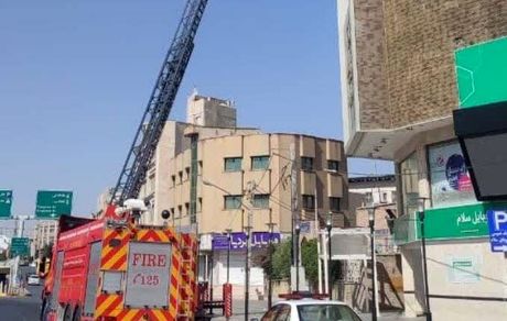 مهار آتش سوزی مجتمع تجاری در قم