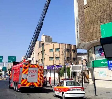 مهار آتش سوزی مجتمع تجاری در قم