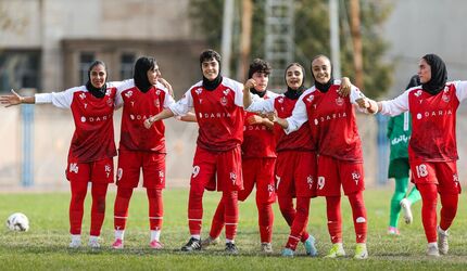 پرسپولیس صدرنشین لیگ برتر فوتبال بانوان ماند / استقلال، سپاهان را شکست داد