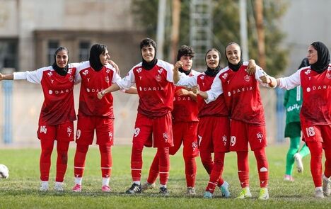 پرسپولیس صدرنشین لیگ برتر فوتبال بانوان ماند / استقلال، سپاهان را شکست داد
