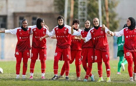 پرسپولیس صدرنشین لیگ برتر فوتبال بانوان ماند / استقلال، سپاهان را شکست داد