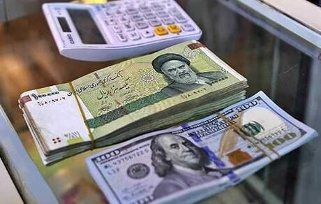  نرخ فروش دلار به نیمه کانال ۱۲ هزار تومان رسید 