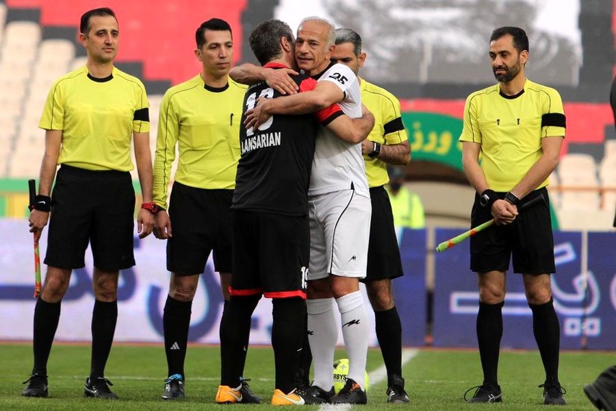 تصاویر دیدار دوستانه منتخب سرخابی و منتخب ۹۸ به یاد انصاریان و میناوند