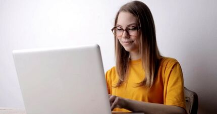 عینکی شدن نیمی از جهانیان بدلیل خیره شدن به صفحات نمایش در آینده‌ای نزدیک