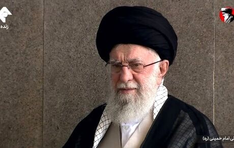 رهبر معظم انقلاب وارد مصلی امام خمینی (ره) شد