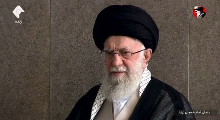 رهبر معظم انقلاب وارد مصلی امام خمینی (ره) شد