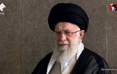 رهبر معظم انقلاب وارد مصلی امام خمینی (ره) شد