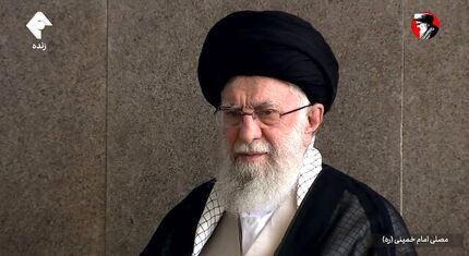 رهبر معظم انقلاب وارد مصلی امام خمینی (ره) شد