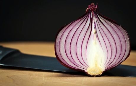  ۶ خاصیت معجزه‌آسای پیاز برای سالمندان