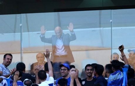 «حیاکن، رها کن» بعد از برد ۴ بر صفر استقلال هم ادامه دارد/ هواداران خواهان جدایی مدیرعامل