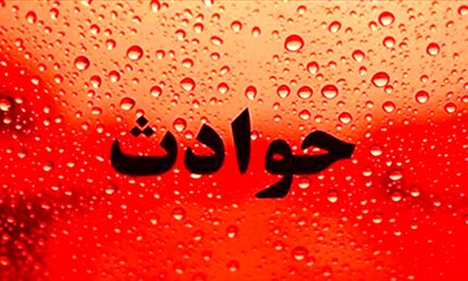 پسر ۲۲ ساله در دادگاه به پای دختری افتاد که با ۴ دوستش به او تعرض کرده است 