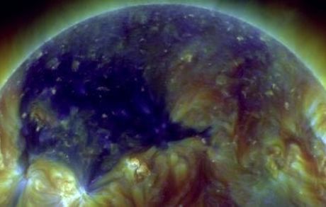 احتمال گیر افتادن گازهای بادهای خورشیدی در هسته زمین!