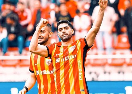 علی کریمی در نزدیکی‌های سپاهان