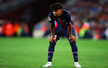 قانون شکنی ژاوی و بارسلونا بخاطر بازی دادن به یک بازیکن