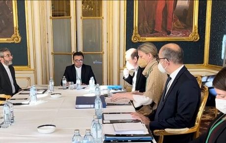 جلسه روسای هیأت‌های مذاکره‌کننده ایران و سه کشور اروپایی با حضور انریکه مورا