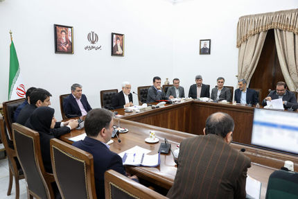 عارف: نباید درها را بر روی اساتید و دانشجویان ایرانی برای حضور در کنفرانس‌های بین‌المللی ببندیم