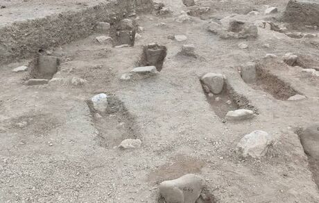 کشف نخستین سنگ گور منقوش متعلق به دوره ی اشکانی در ایران 