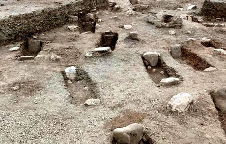 کشف نخستین سنگ گور منقوش متعلق به دوره ی اشکانی در ایران 