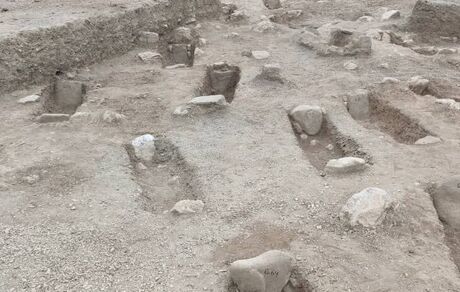 کشف نخستین سنگ گور منقوش متعلق به دوره ی اشکانی در ایران 