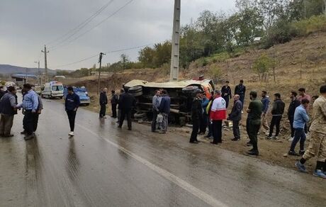 بر اثر واژگونی مینی‌بوس در عجب‌شیر ۱۷ تن کشته و زخمی شدند