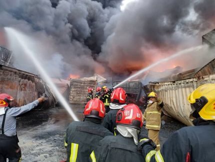 حضور ۵۰ تیم امدادونجات در محل حادثه انفجار بندر شهیدرجایی